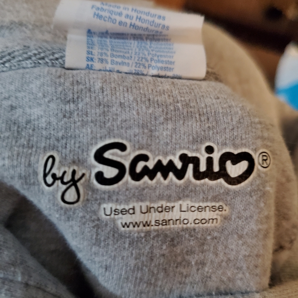 Sanrio Grey Hello Kitty Vintage Style Graphic Hoodie with Pockets, Size Large - Picture 4 of 8